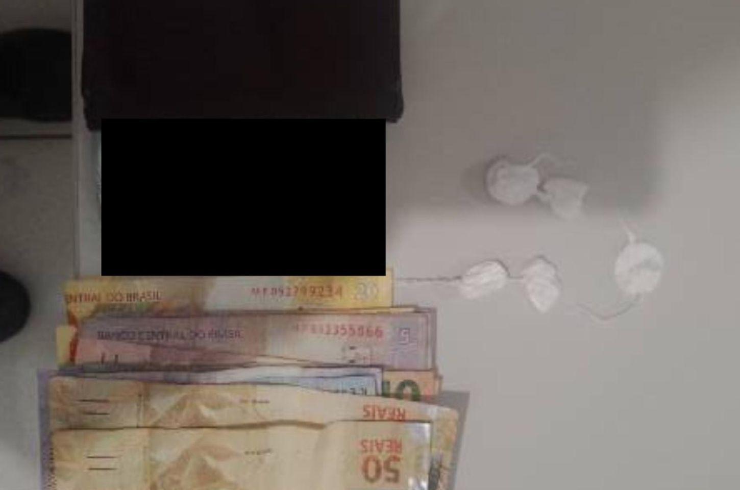 Polícia intercepta motocicleta e conduz dupla à delegacia por porte de droga em Serrinha