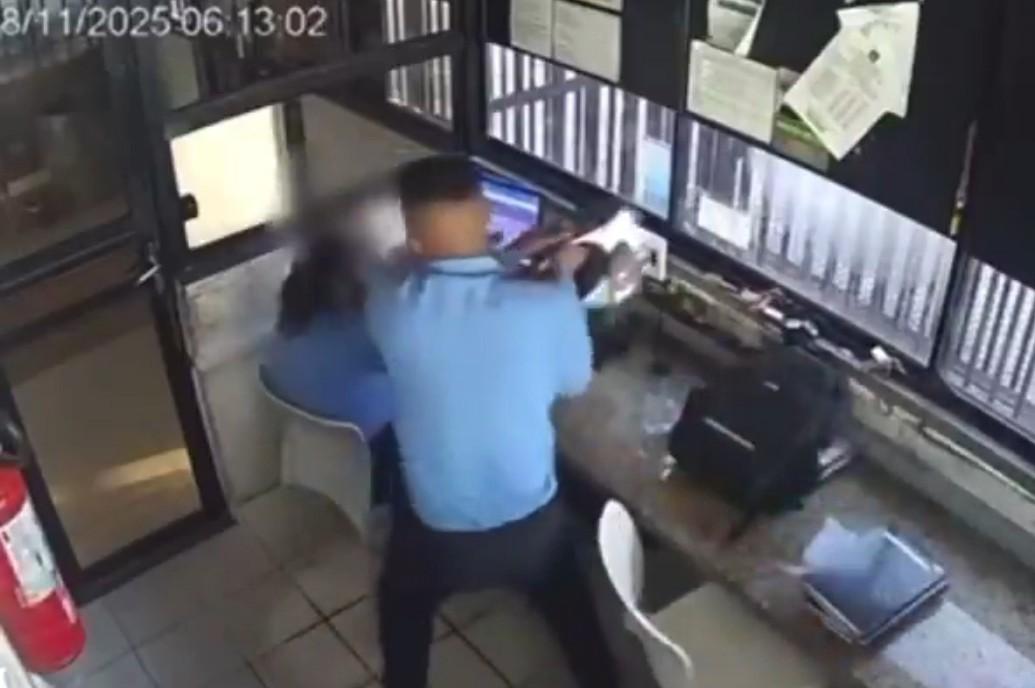 Porteiro que agrediu mulher com capacete se apresenta à polícia, mas é liberado