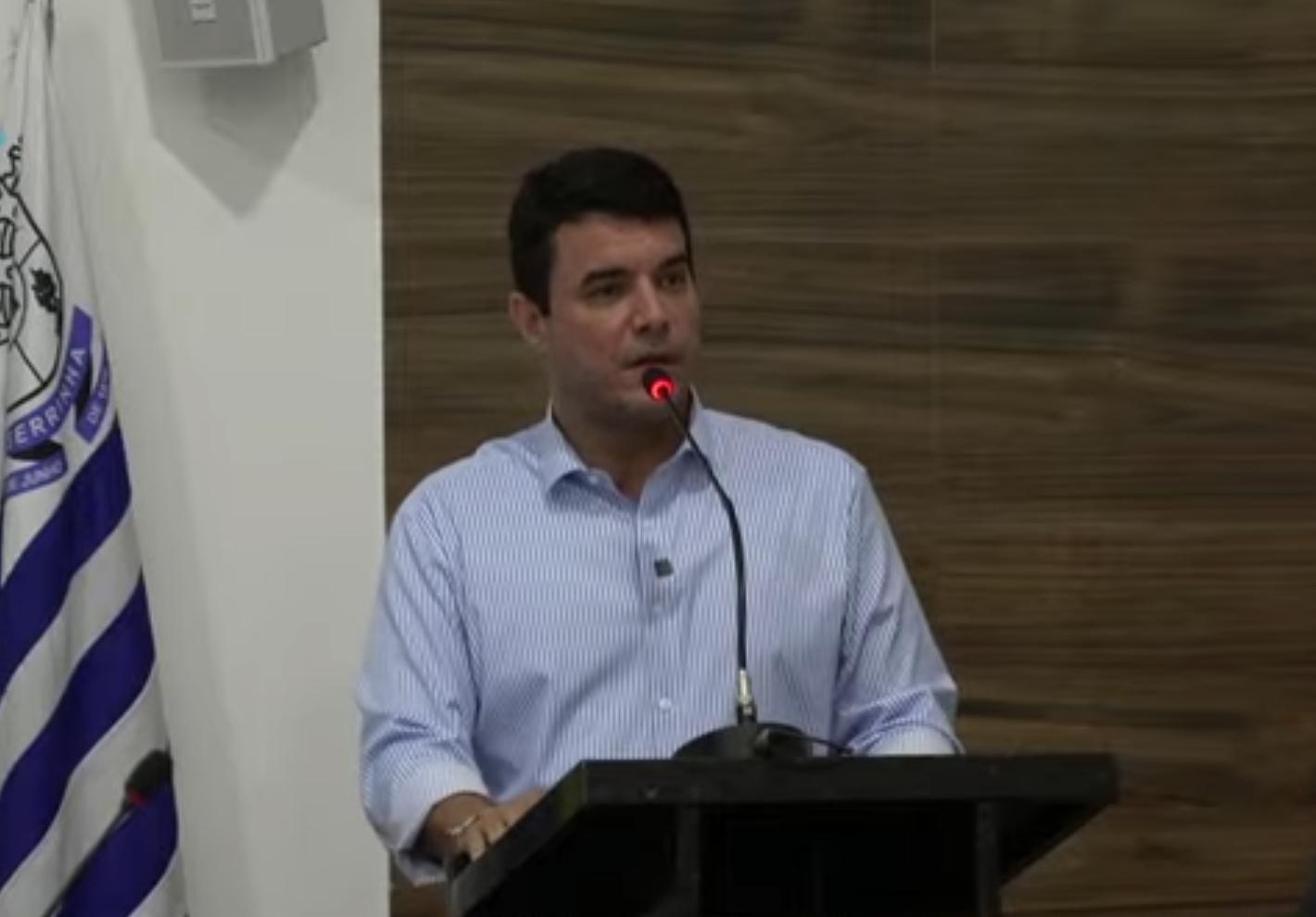 Prefeito Cyro anuncia rateio igualitário a todos os profissionais da Educação de Serrinha