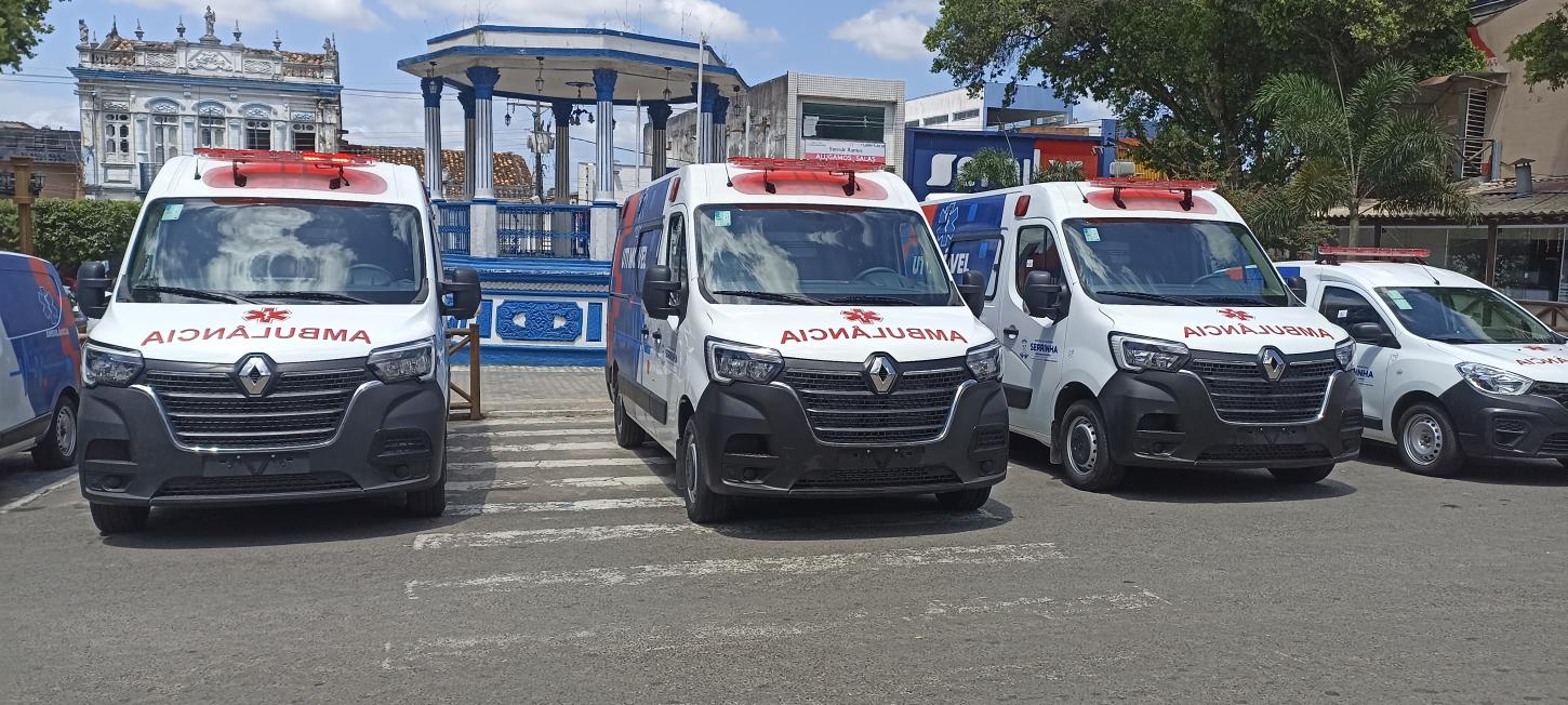 Prefeitura de Serrinha entrega cinco novas ambulâncias e reforça atendimento hospitalar