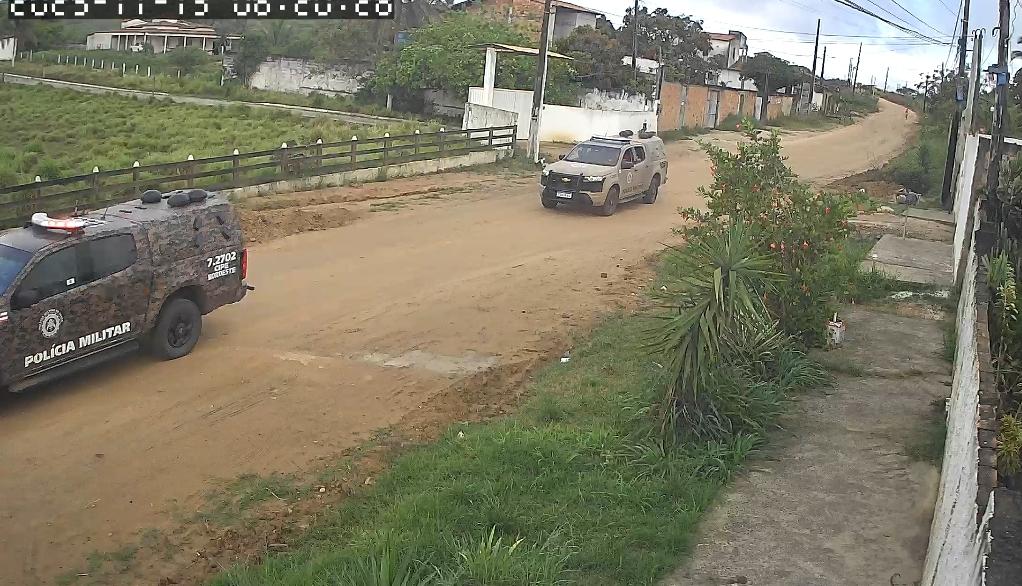 Homem morre em confronto com a PM em Serrinha; armas e drogas foram apreendidas