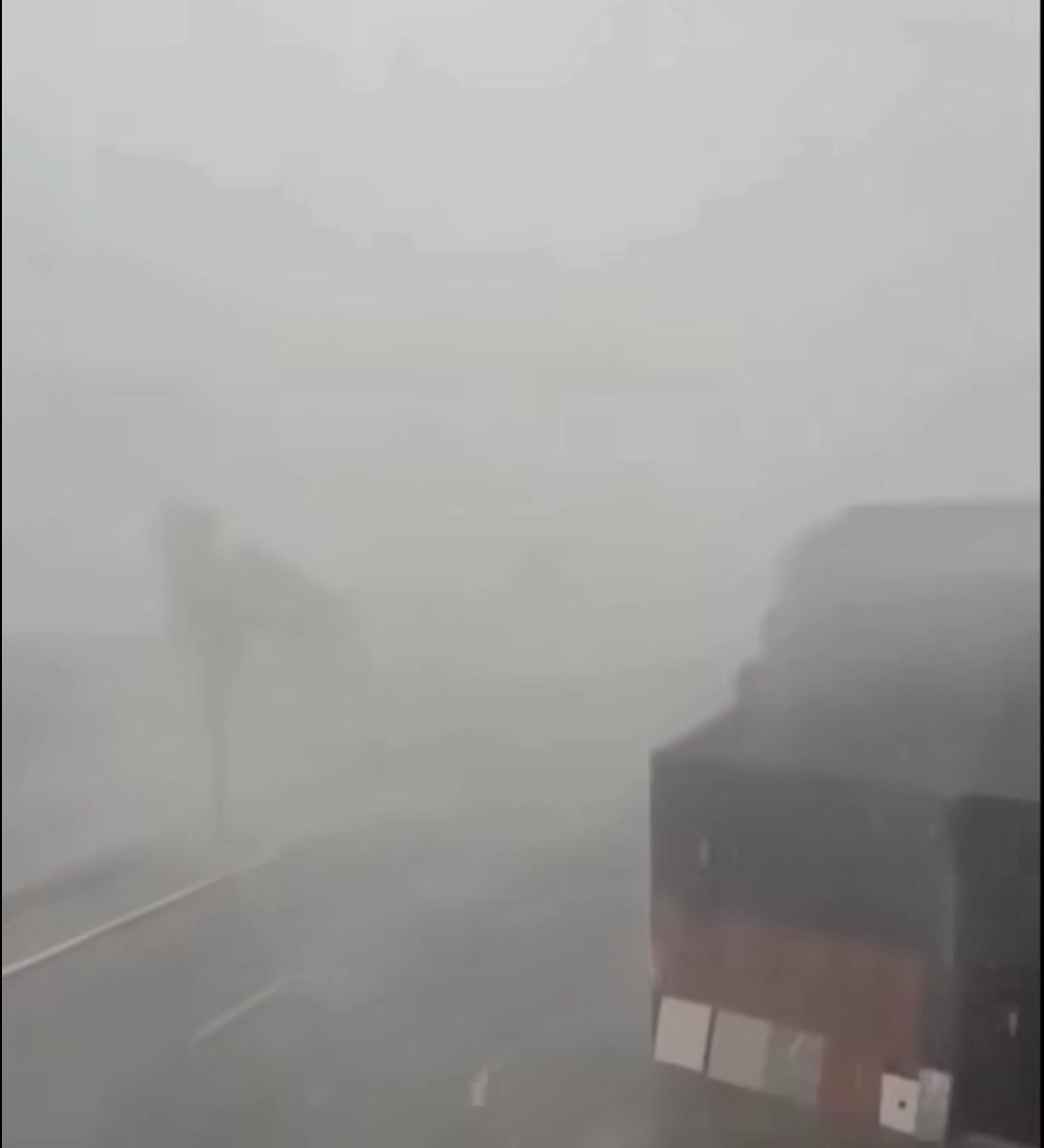 Temporal com ventos e granizo causa destruição e falta de energia em cidade da Bahia