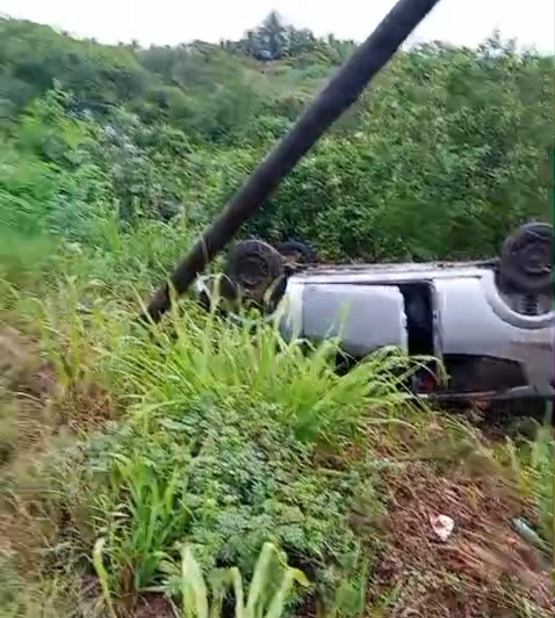 Veículo capota na BA-411 entre Serrinha e Barrocas