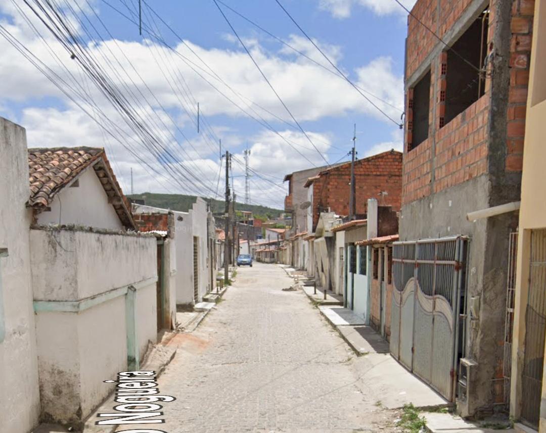 Alta velocidade de veículos preocupa e gera pedido por lombada em bairro em Serrinha