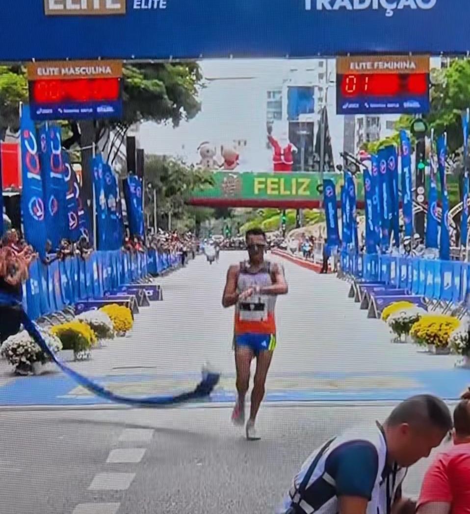 Atleta nascido na região do sisal é o melhor brasileiro na Corrida de São Silvestre