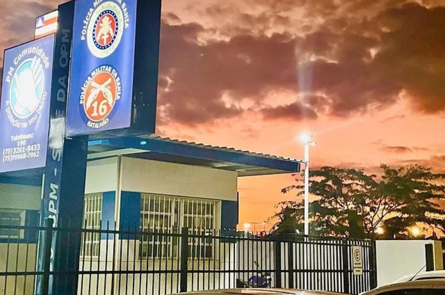 Homem é conduzido à delegacia após dispensar droga ao avistar PMs em Serrinha