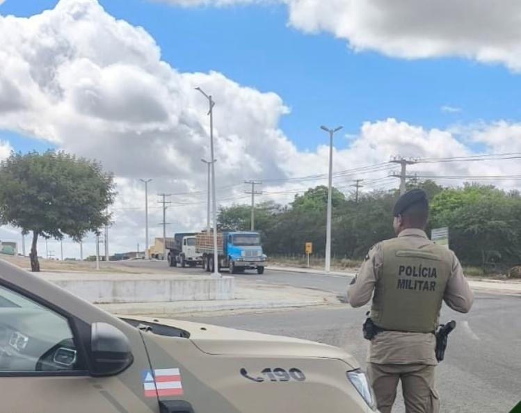 Homem é conduzido à delegacia por desacato após confusão com policial em Serrinha