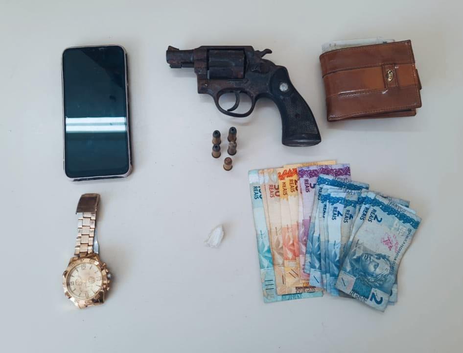 Homem é preso com arma de fogo e droga durante patrulhamento da CETO em Serrinha