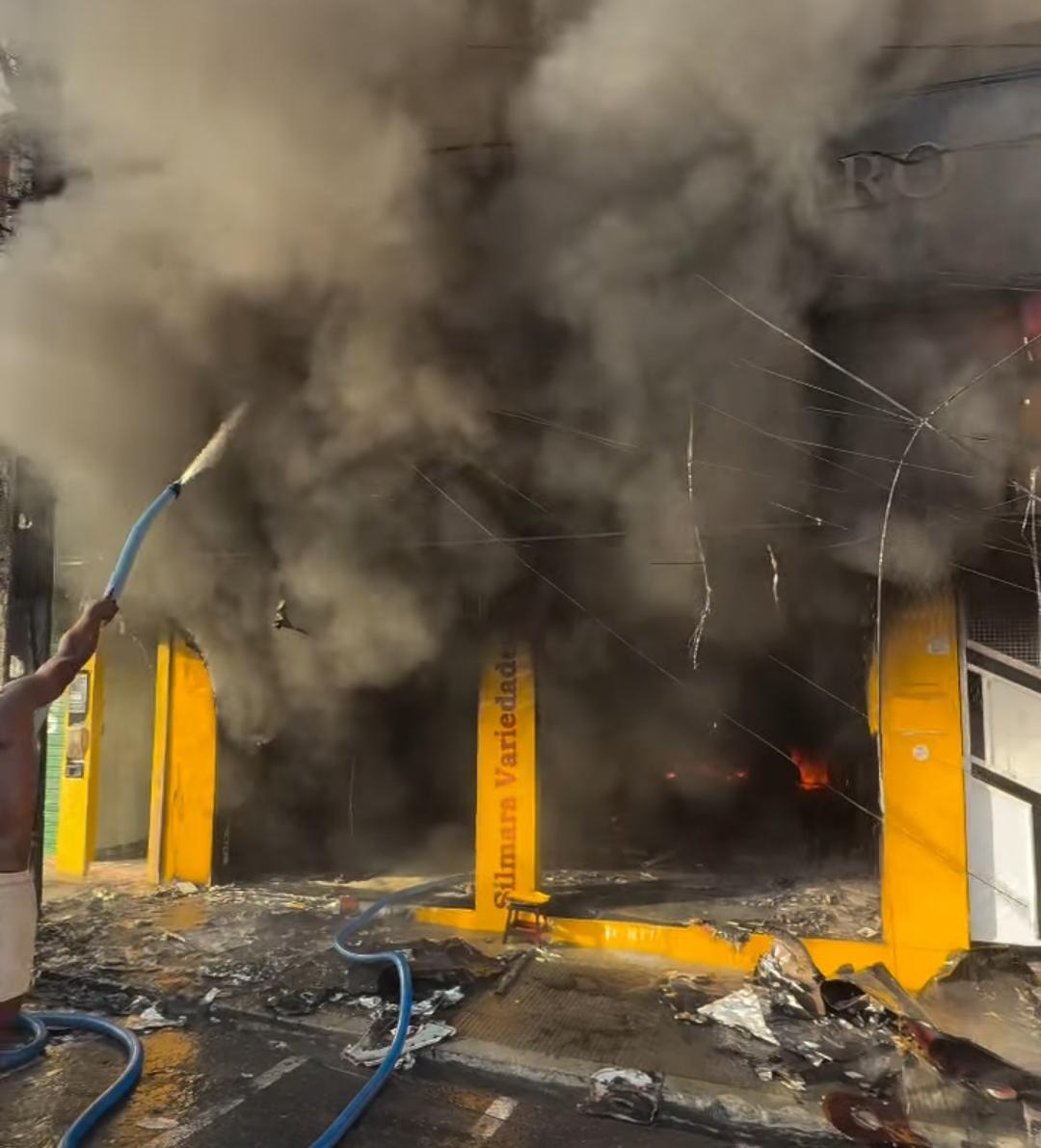Loja comercial é atingida por incêndio na região central de Santaluz