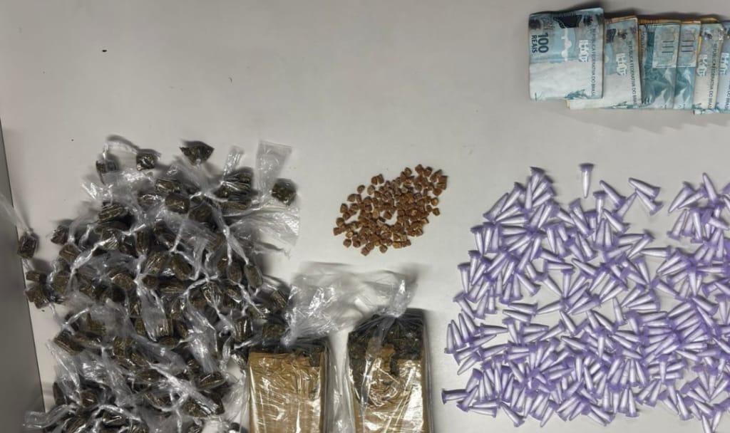 Mais de 560 porções de drogas são apreendidas durante ação em Salvador
