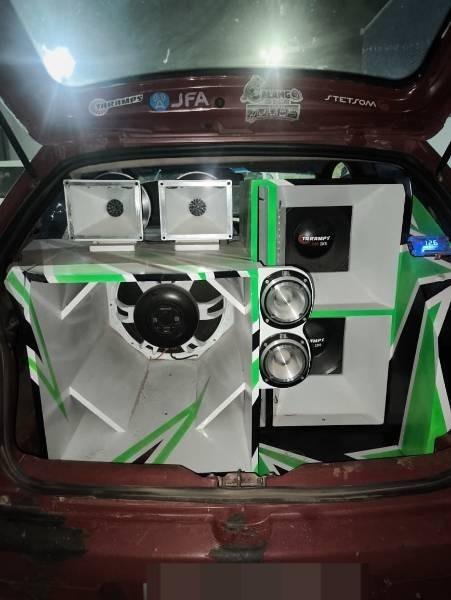 Polícia Militar apreende paredão e carro durante festa irregular em Araci