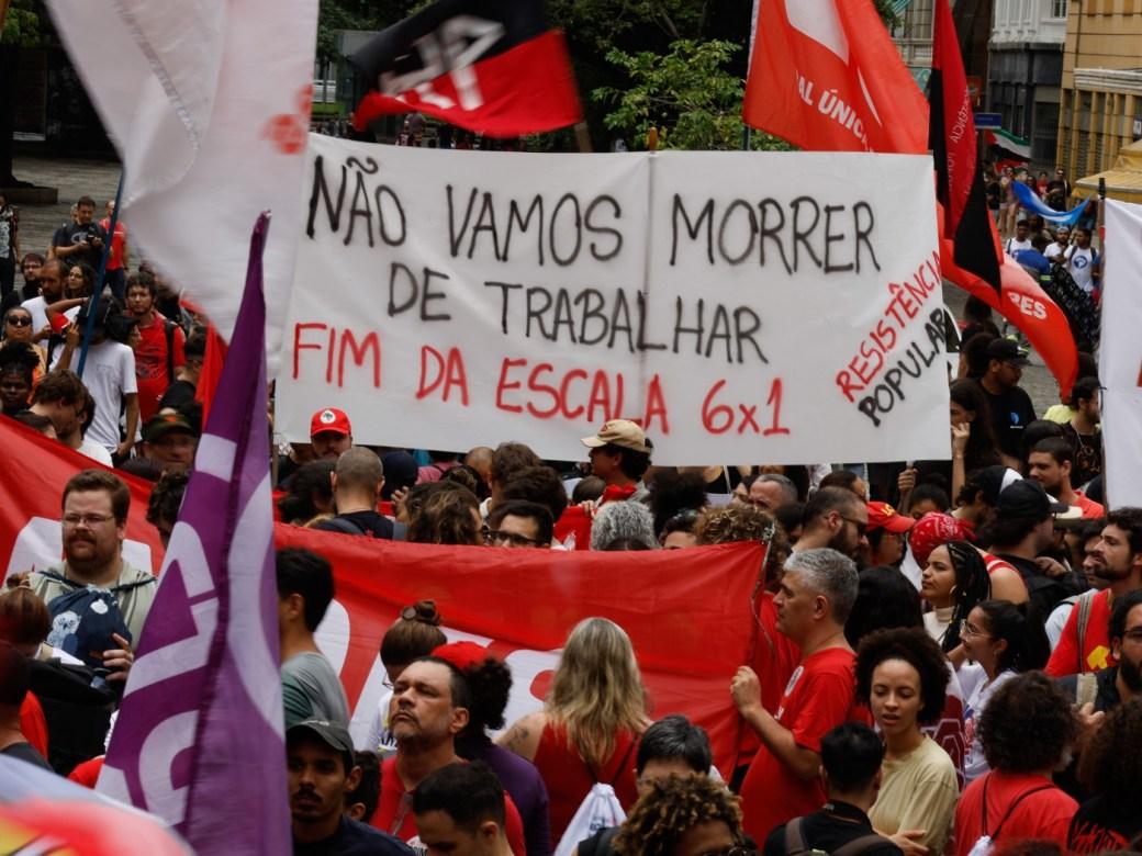 Senado avança em proposta que reduz jornada semanal e pode substituir modelo 6×1