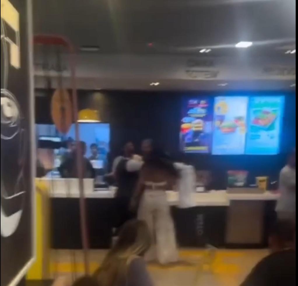 Vídeo: funcionários e clientes trocam socos em unidade do MC Donald's