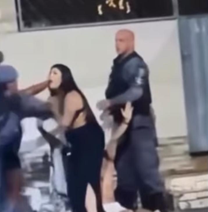 Vídeo: Policial é flagrado em vídeo agredindo mulher com chute durante abordagem