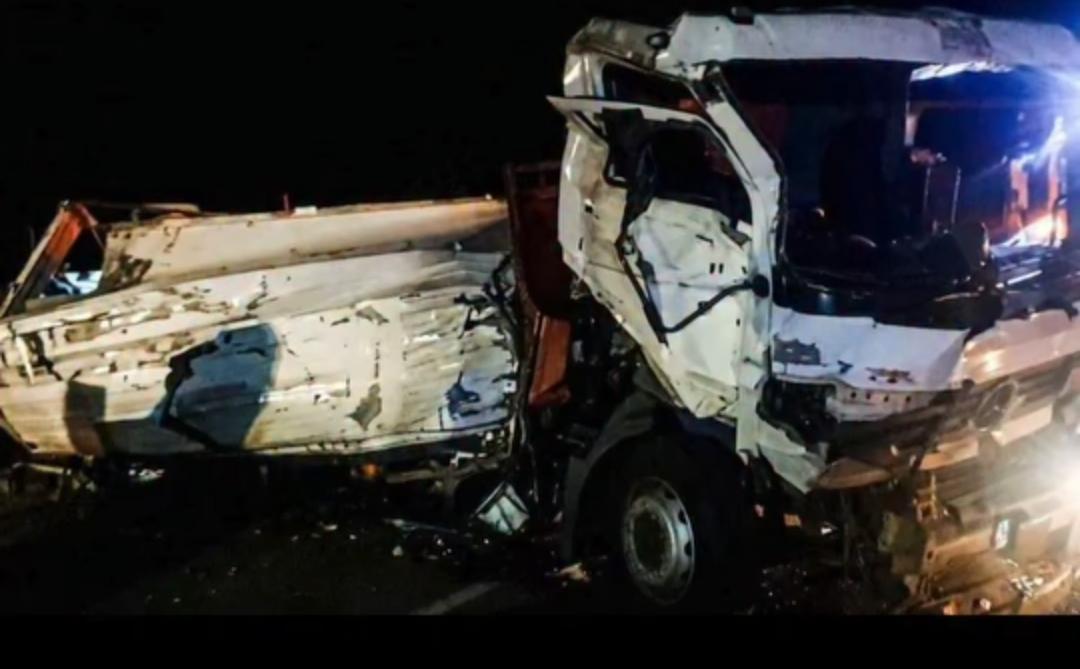 Acidente com quatro veículos deixa dois mortos e interdita trecho da BR-116 