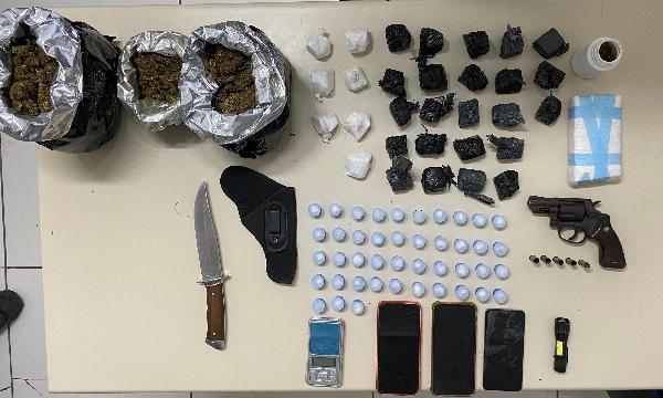 Confronto termina com suspeito morto e apreensão de drogas e arma na zona rural de Serrinha