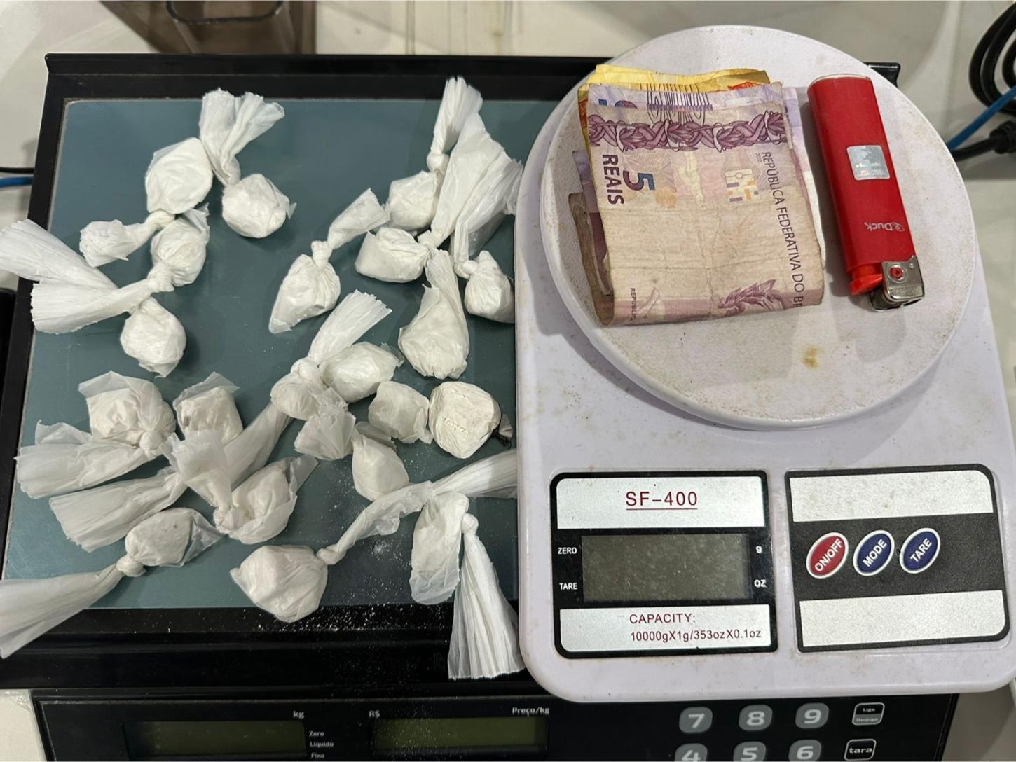 Homem é preso por suspeita de tráfico de drogas em Serrinha