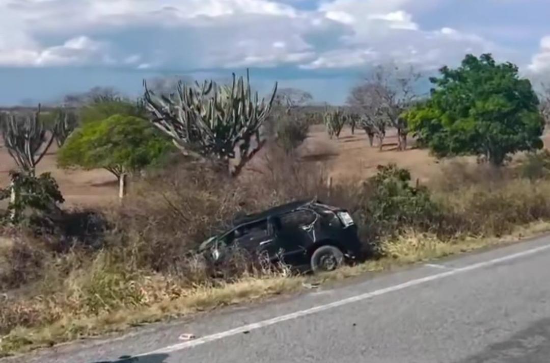 Idoso morre após capotamento na BA-233 entre Riachão do Jacuípe e Pé de Serra
