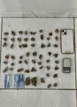 Jovem é detido com porções de maconha durante ronda da CETO em Biritinga