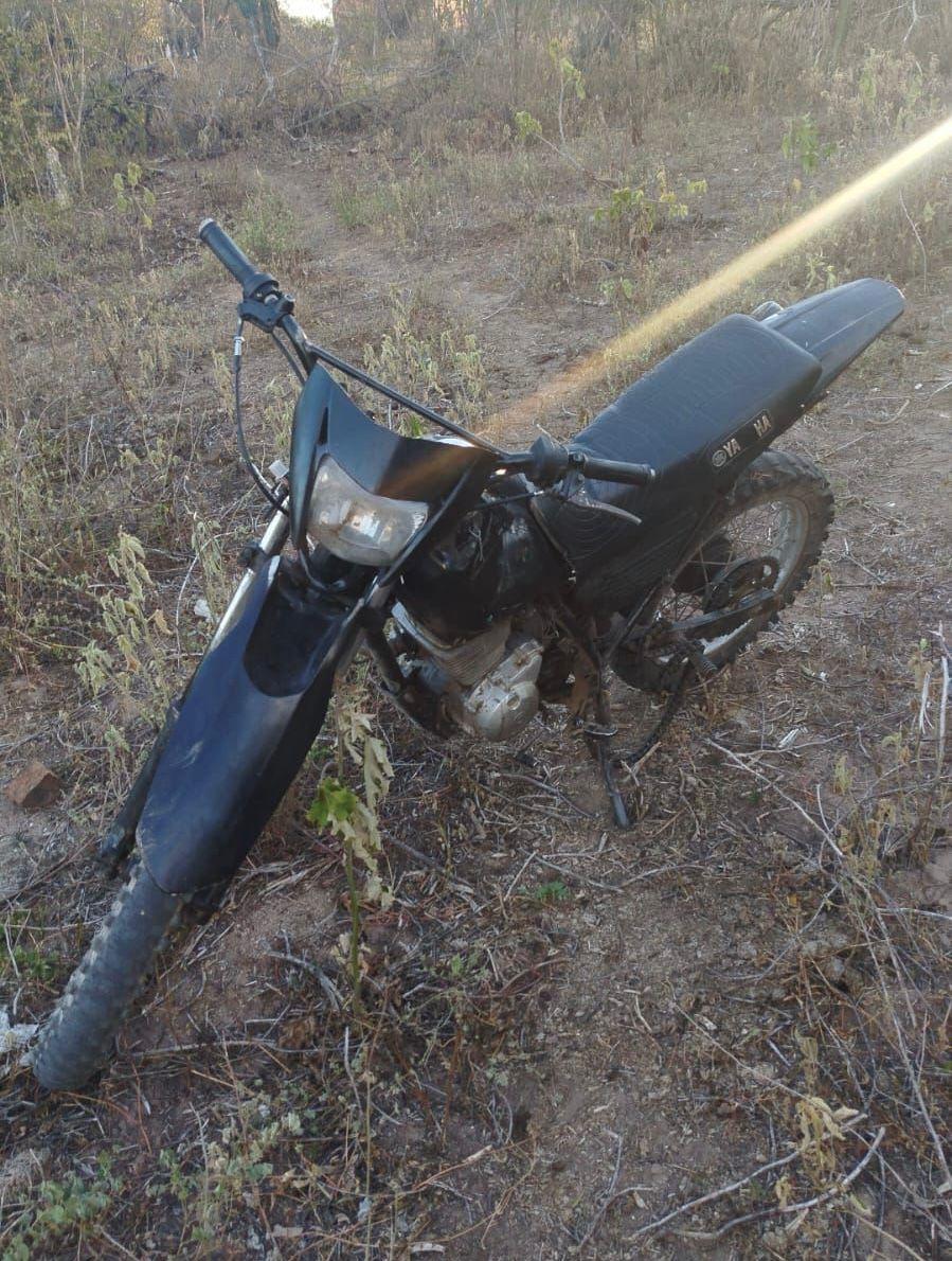 PM apreende motocicleta que pode ter sido utilizada em crimes na zona rural de Serrinha