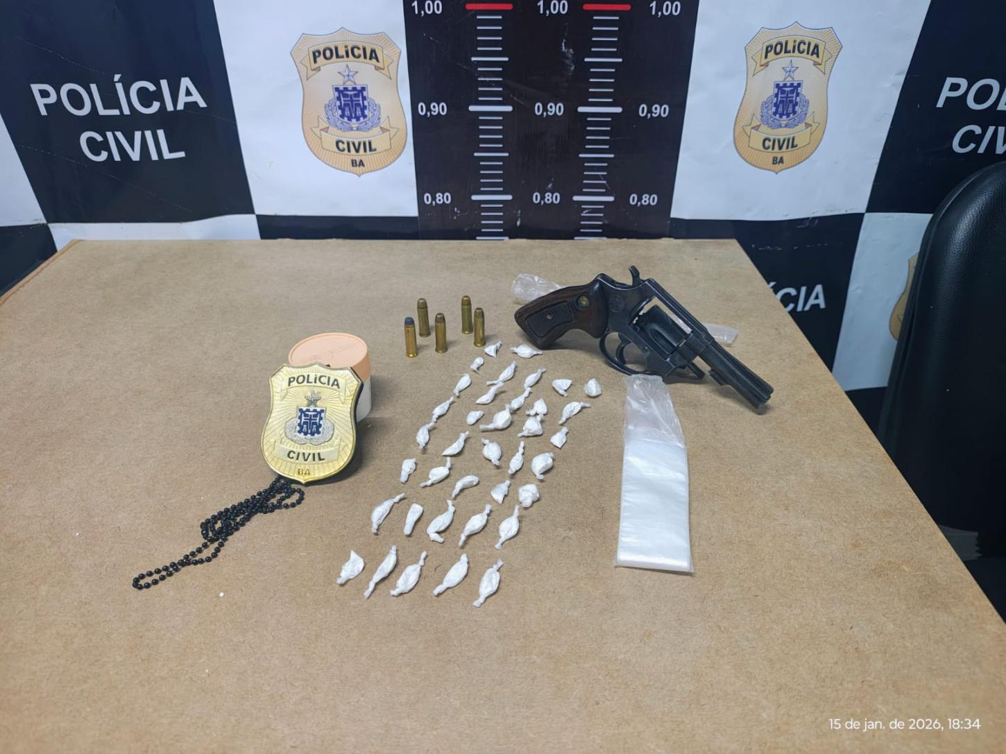 Polícia Civil prende suspeito por porte ilegal de arma e tráfico de drogas em Araci