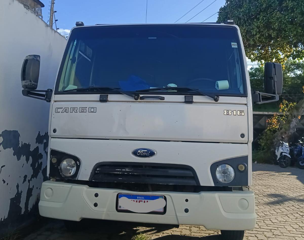 Polícia recupera toneladas de produto químico furtado de fábrica em Feira de Santana