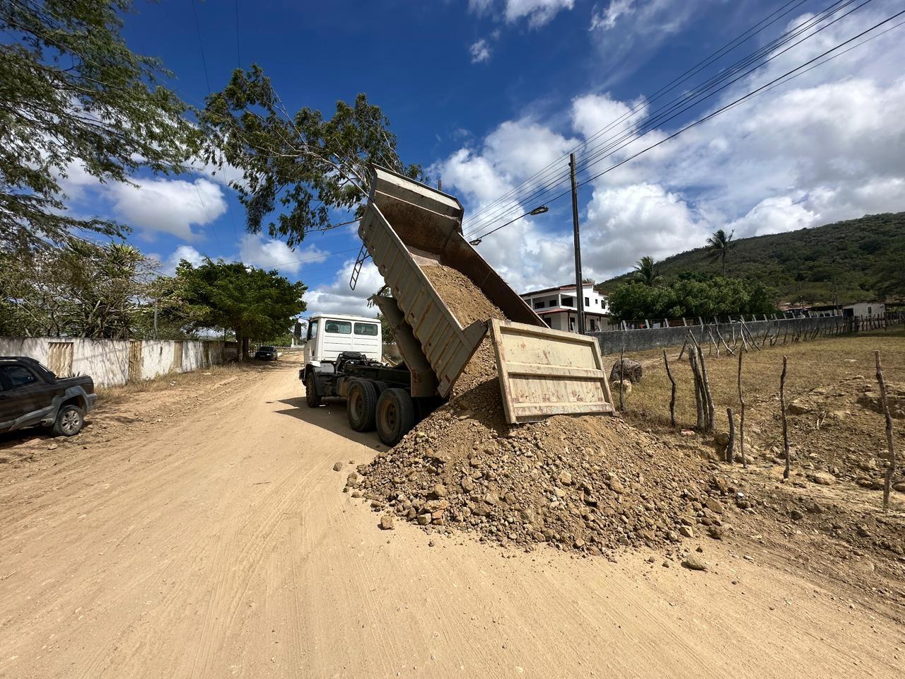 Prefeitura de Serrinha inicia pavimentação entre Vila de Fátima e o povoado Murici
