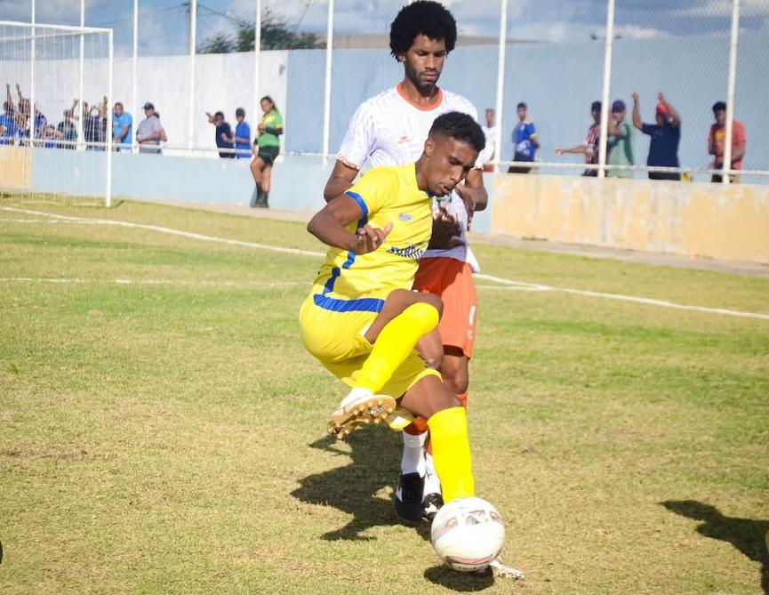 Vice-artilheiro do Intermunicipal 2024 assina com a seleção de Serrinha 