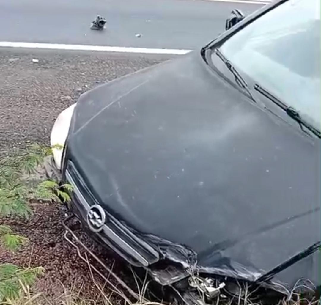 Vídeo: Dois carros se envolvem em colisão na BR-116 Norte entre Serrinha e Santa Bárbara