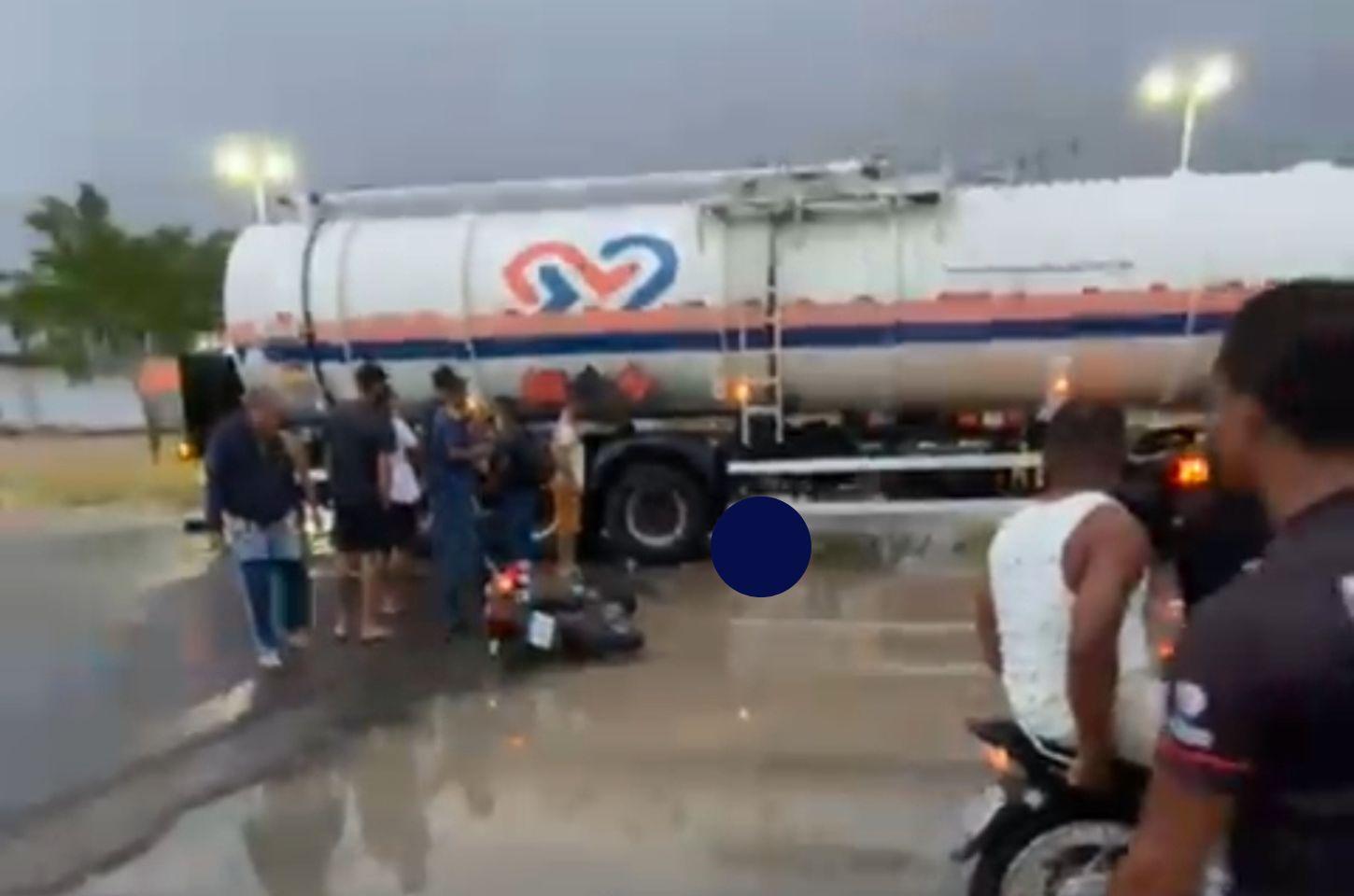 Colisão entre moto e carreta deixa um morto na BR-116 Norte em Teofilândia