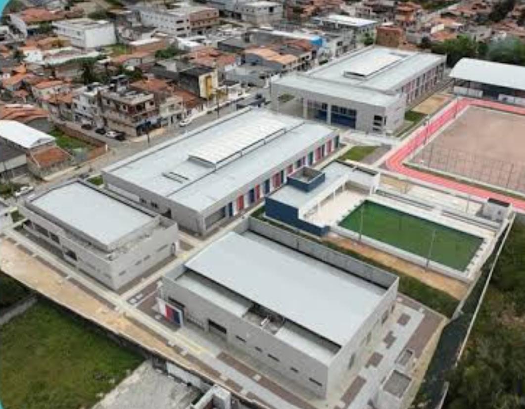 Diretora confirma entrega e início das aulas na Escola de Tempo Integral de Serrinha