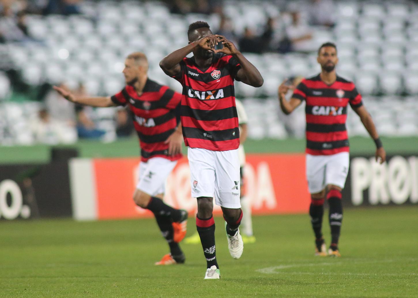 Dois atletas que jogaram no Vitória vão defender Simões Filho no Intermunicipal