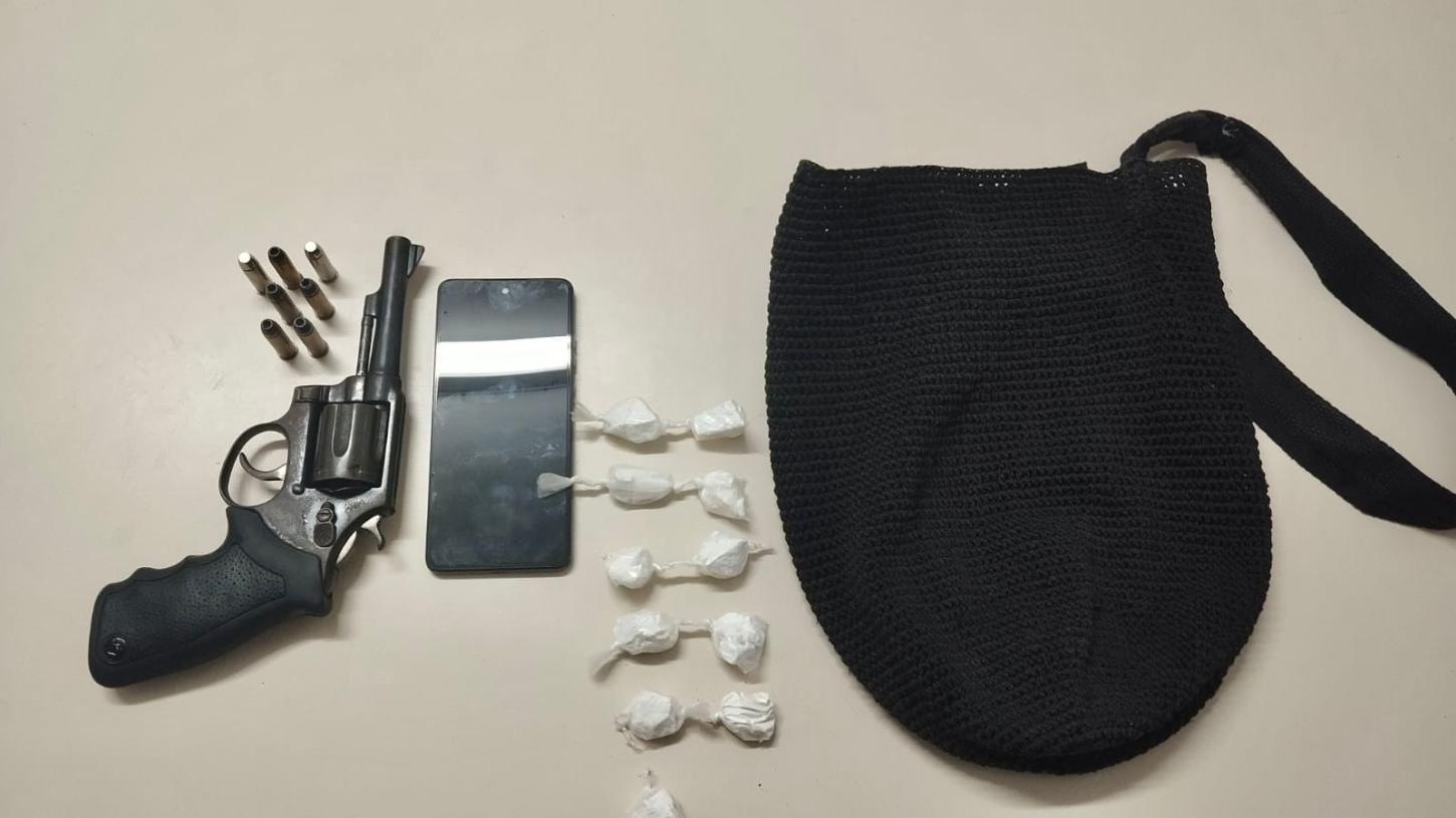 Homem é conduzido após ser flagrado portando arma de fogo em Araci