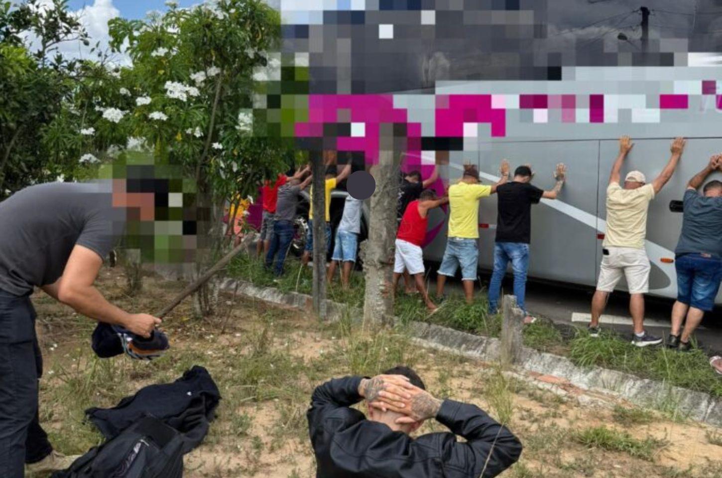 Homem é preso com drogas durante abordagem a ônibus intermunicipal na BR-116 Norte
