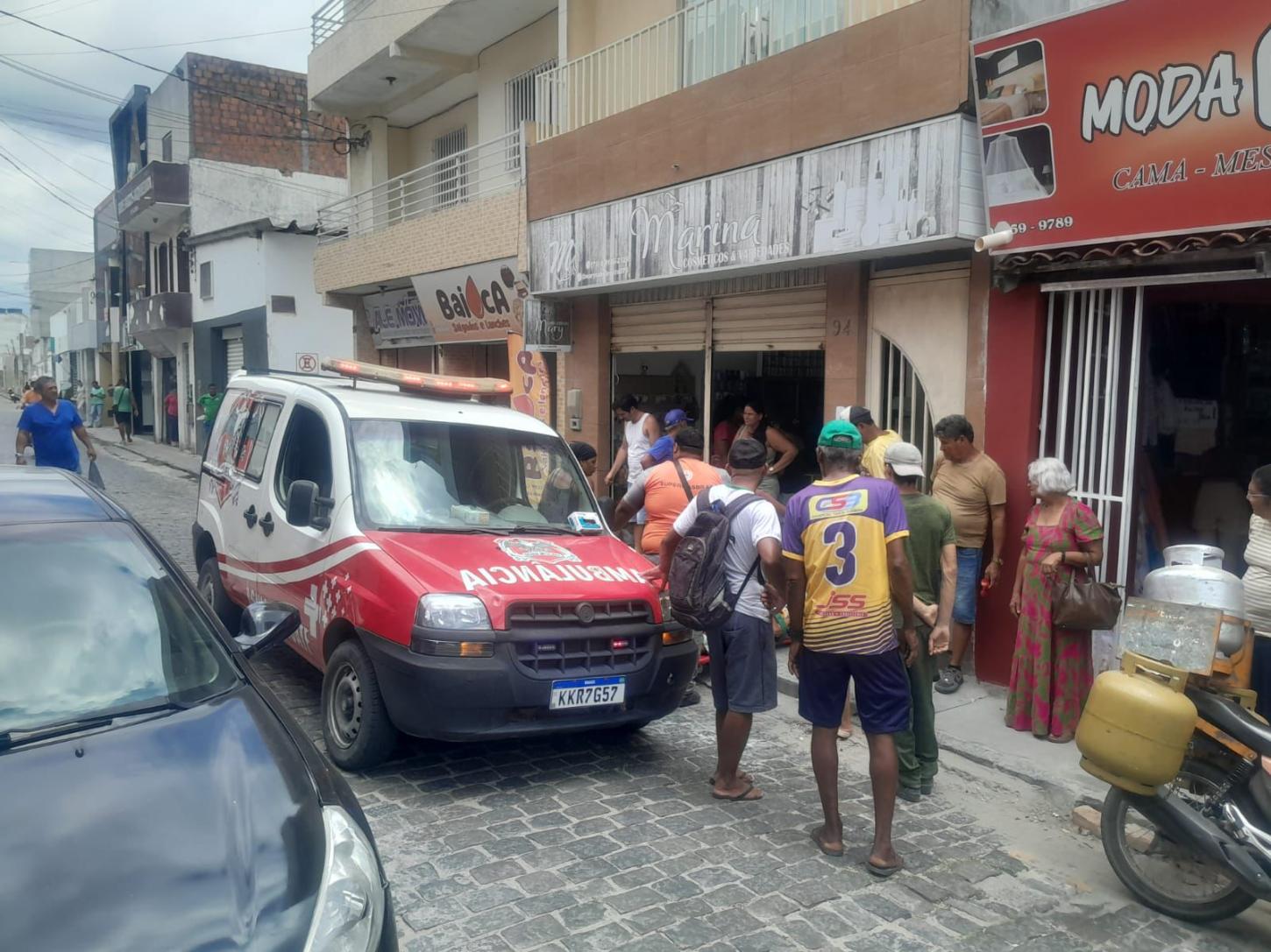 Idosa fica ferida após queda no centro de Conceição do Coité