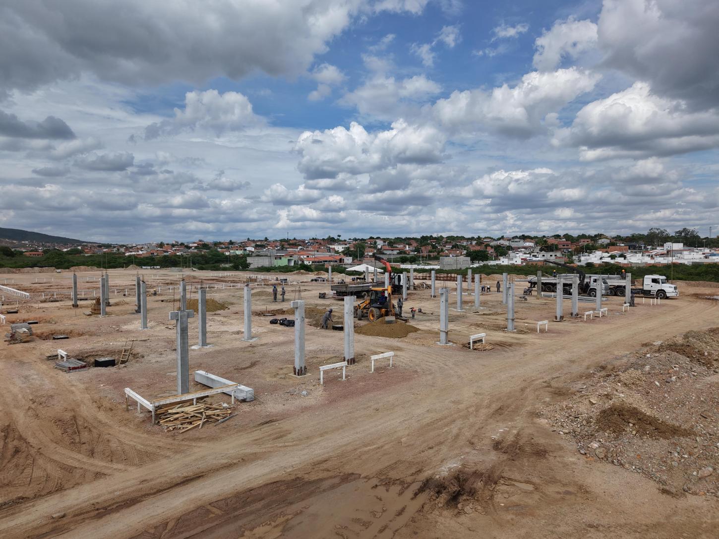 Instalação dos pilares pré-moldados marca nova fase das obras do Hospital e Maternidade Regional do Sisal