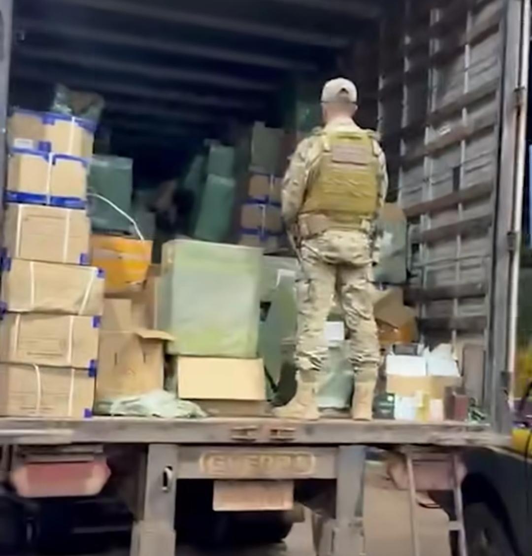 PRF apreende carga avaliada em R$ 25 milhões e prende motorista por tentativa de suborno