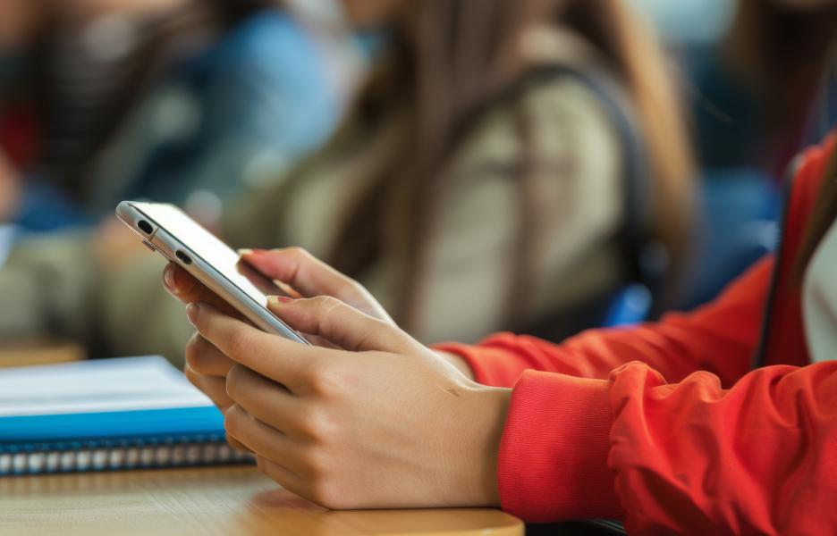 Secretaria de Educação de Serrinha publica Portaria com restrições do uso de celulares nas escolas municipais