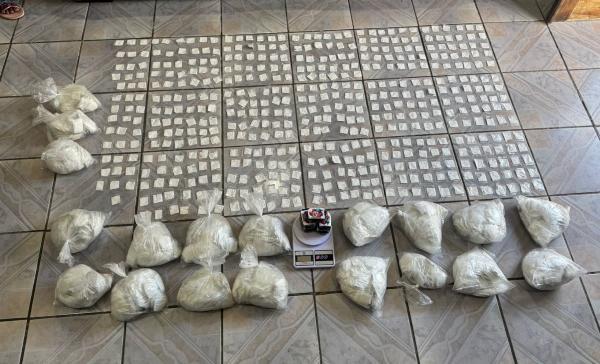 Adolescente é apreendida com cerca de 9 mil papelotes de cocaína na região do sisal