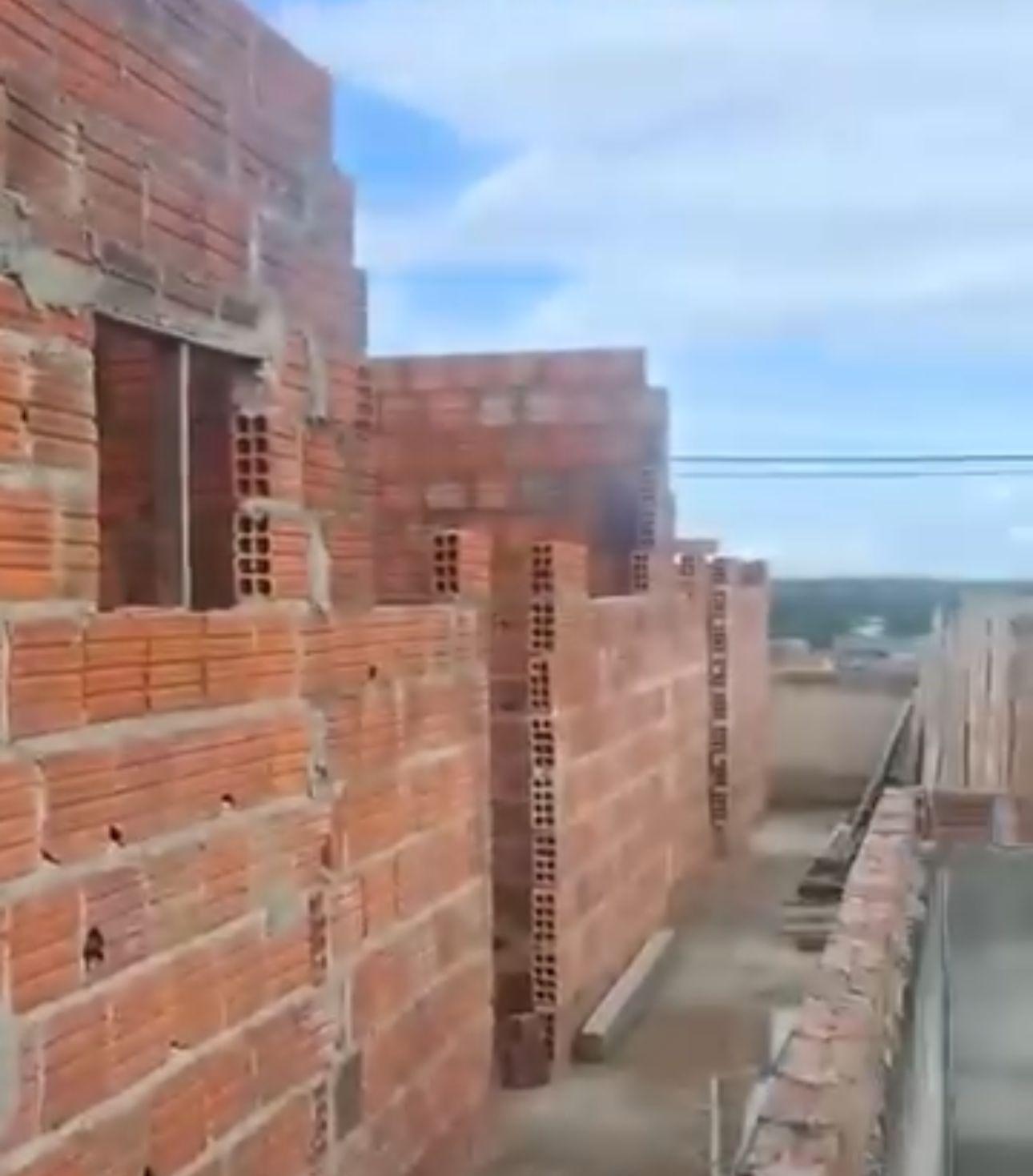Moradora de Coité denuncia prejuízo após pedreiro abandonar obra mesmo após receber mais de R$ 105 mil