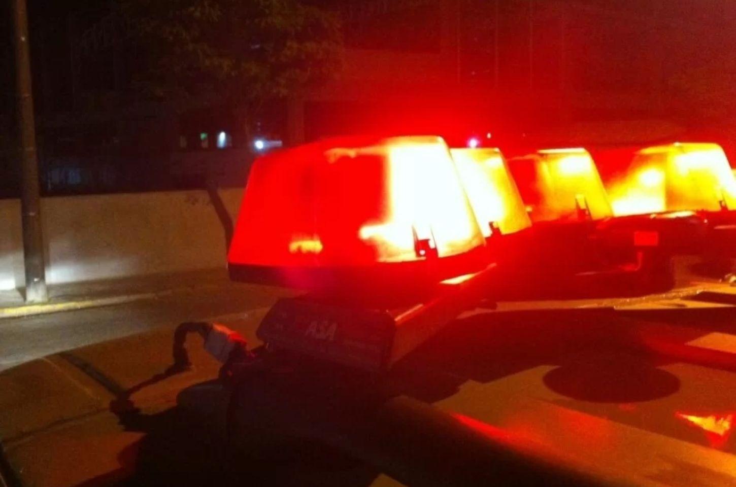 Motocicleta com diversas irregularidades e pilotada por menor de 18 anos é apreendida em Serrinha