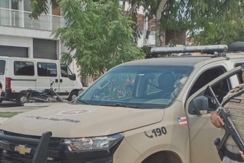 PM apreende porções de cocaína durante rondas no bairro da Bomba, em Serrinha