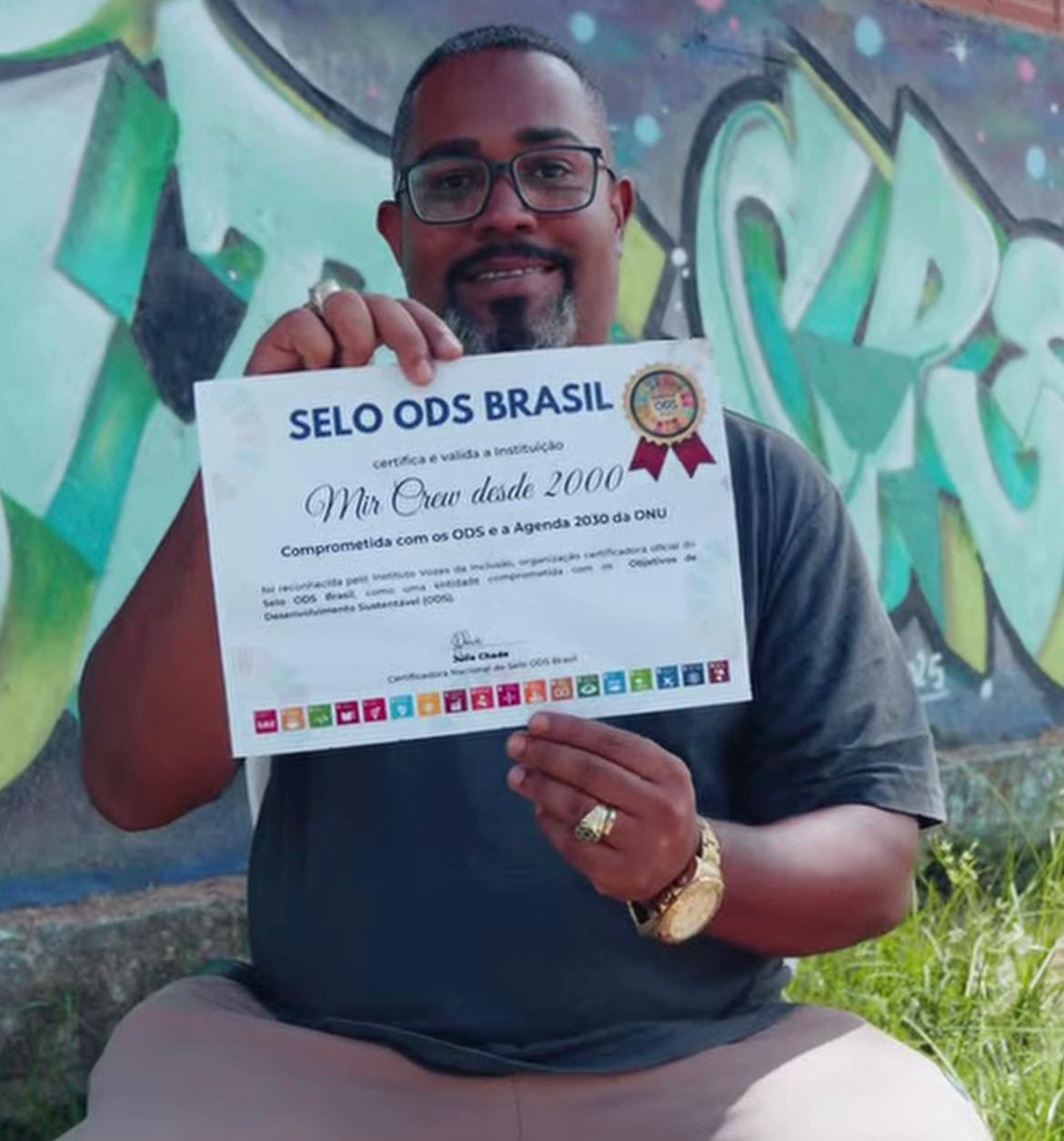 Artista de Serrinha é indicado a prêmio global da ONU e leva projeto social ao cenário internacional