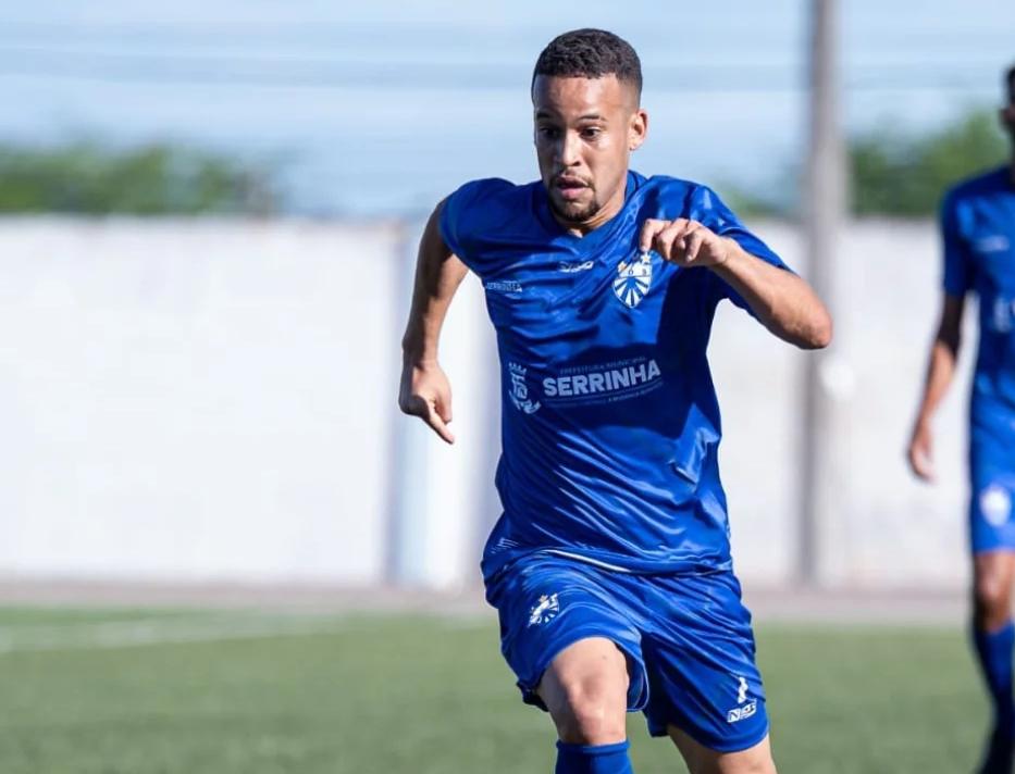 Atacante que jogou na seleção de Serrinha em 2025 vai defender o Feira FC pela Série B