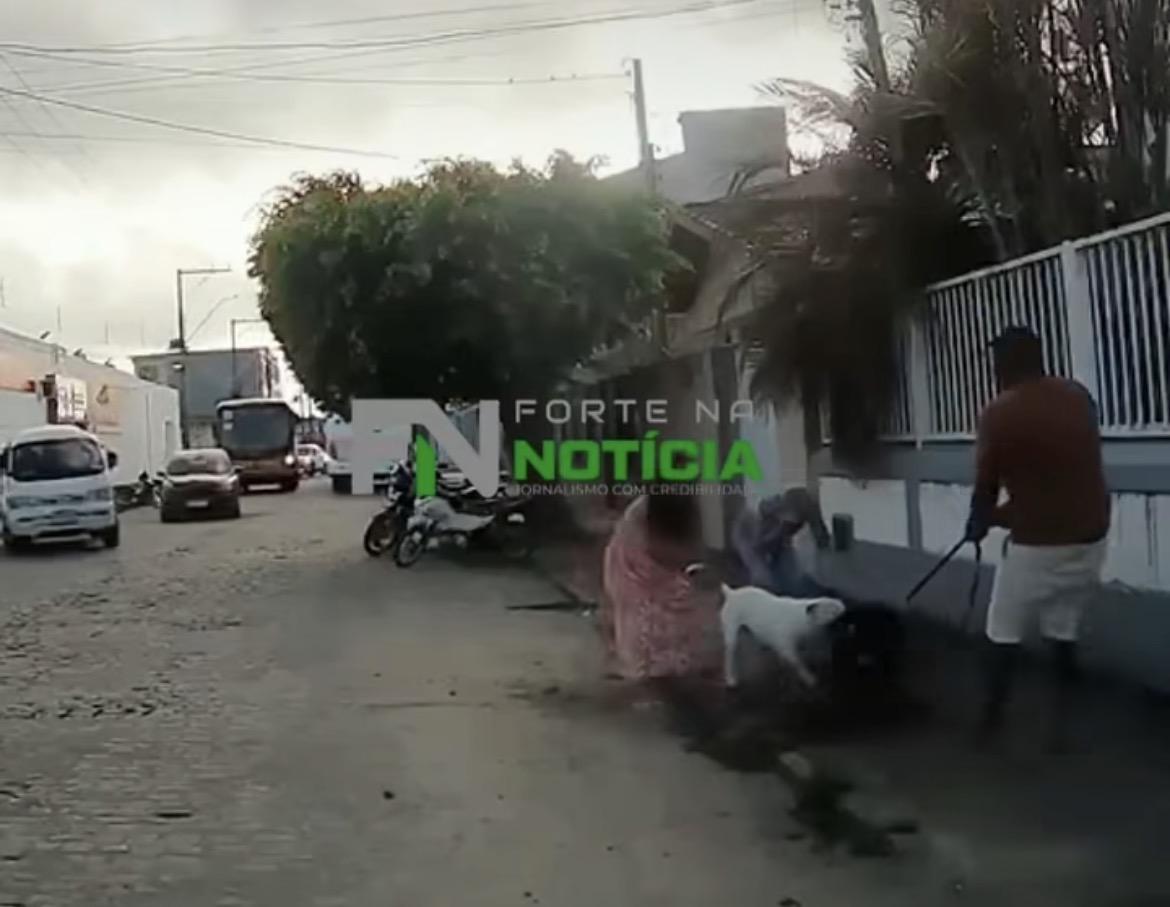 Homem é atacado por pitbull durante passeio com cachorro em via pública na Bahia
