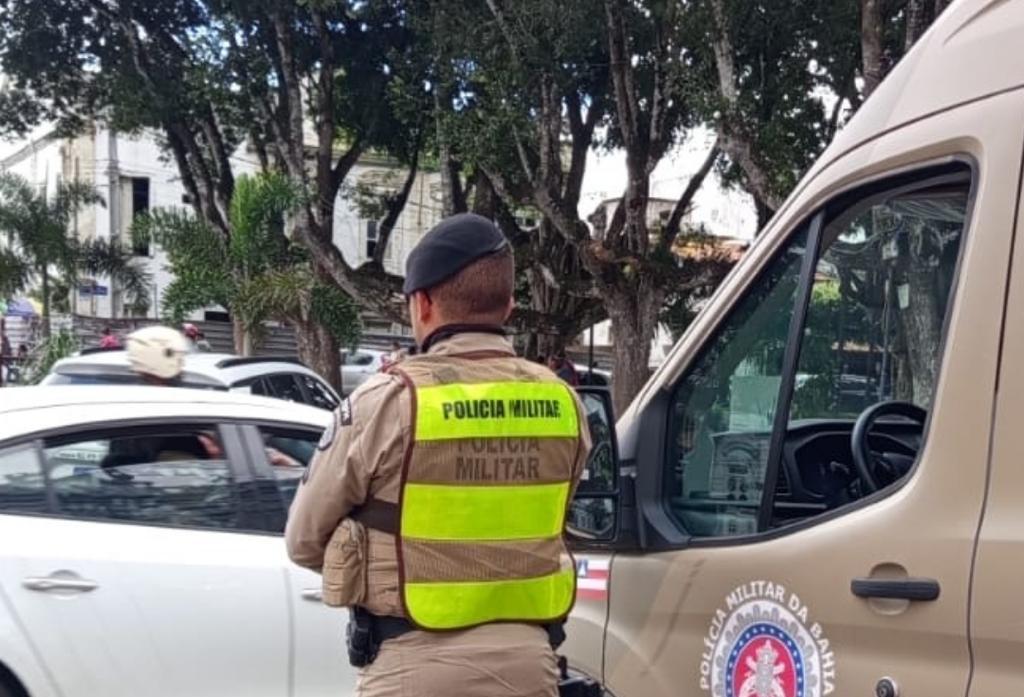 Homem é conduzido à Delegacia após desacatar policiais e resistir à abordagem em Serrinha