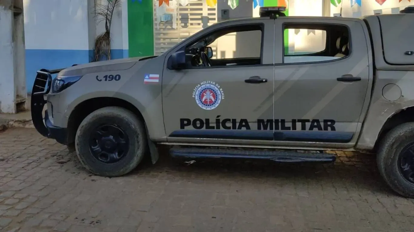 Motocicleta é apreendida após condutor realizar manobras arriscadas no centro de Serrinha