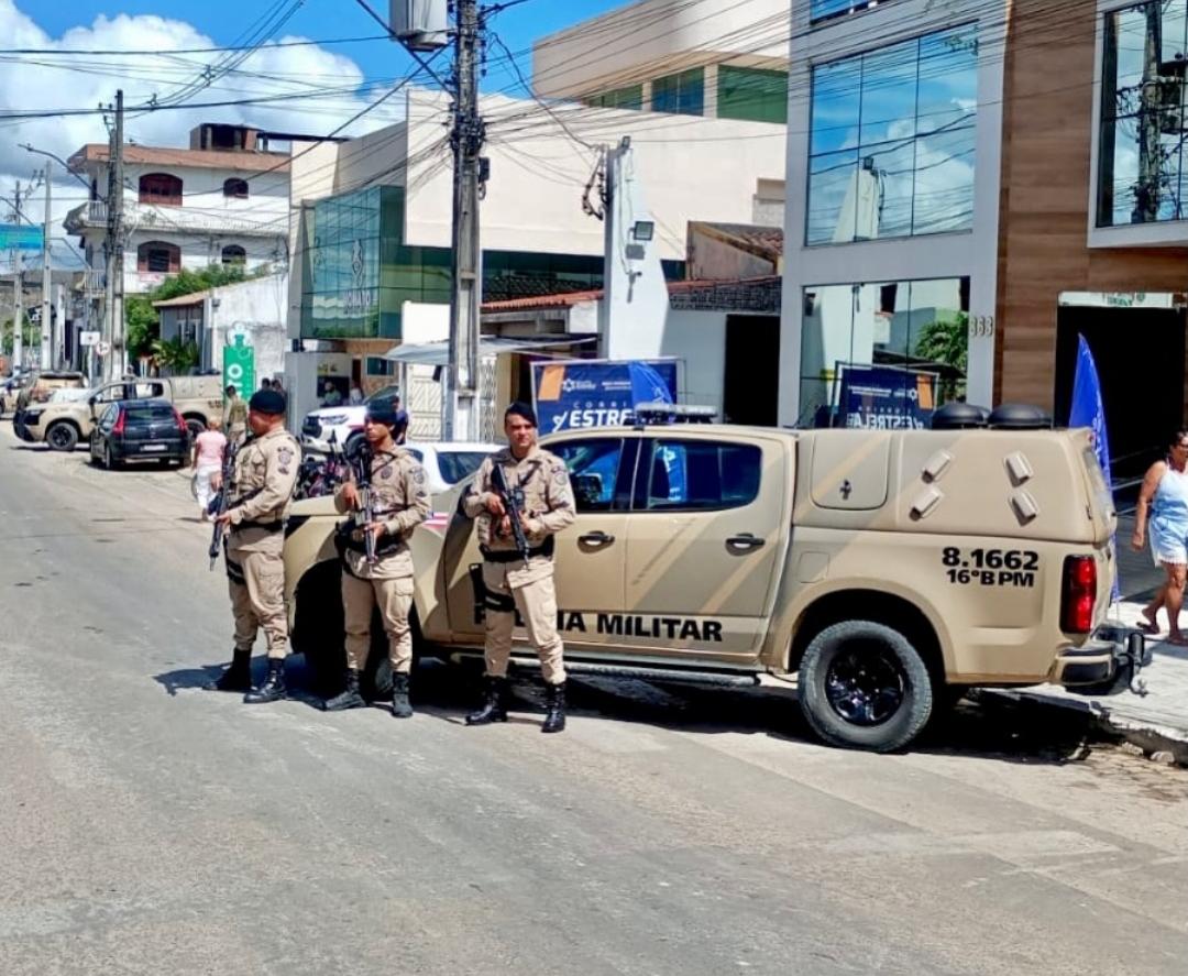 Polícia Militar cumpre mandado de prisão no centro de Serrinha