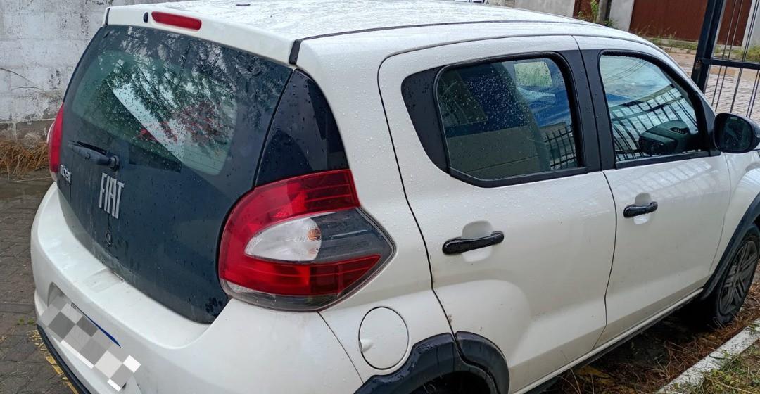 Polícia Militar recupera na zona rural de Serrinha veículo com restrição de roubo
