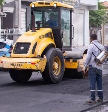 Prefeito de Serrinha comenta situação das ruas e anuncia pacote de até 15 km de asfalto no centro